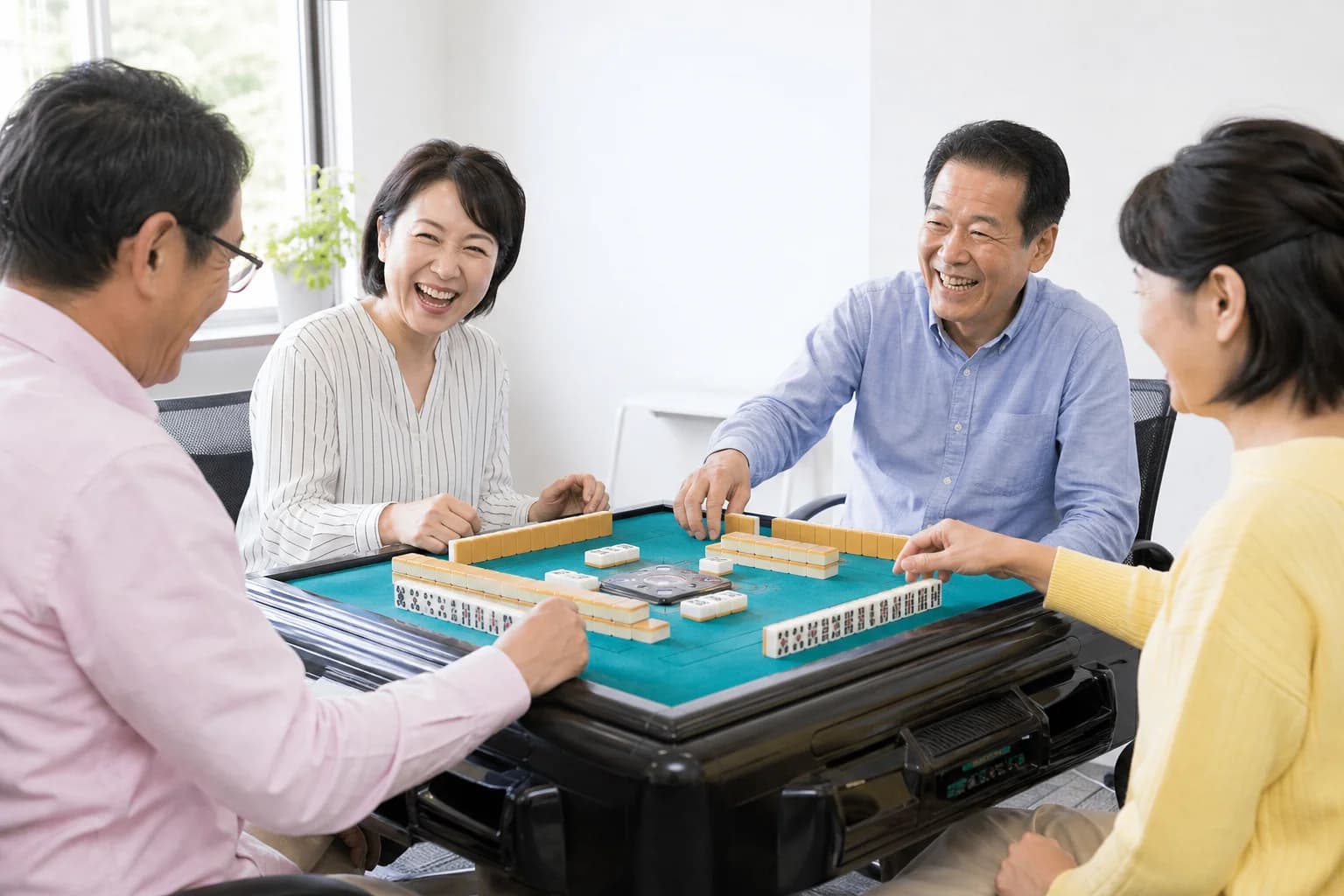 仲間とセット貸卓で麻雀を楽しむ参加者